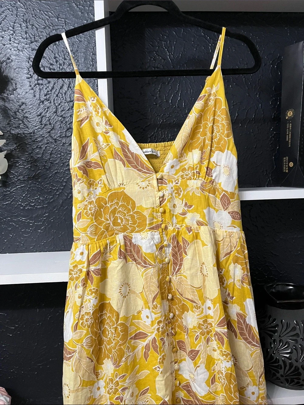 Abercrombie & Fitch lightweight yellow